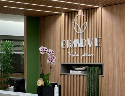 Logo Grand Vie na recepção